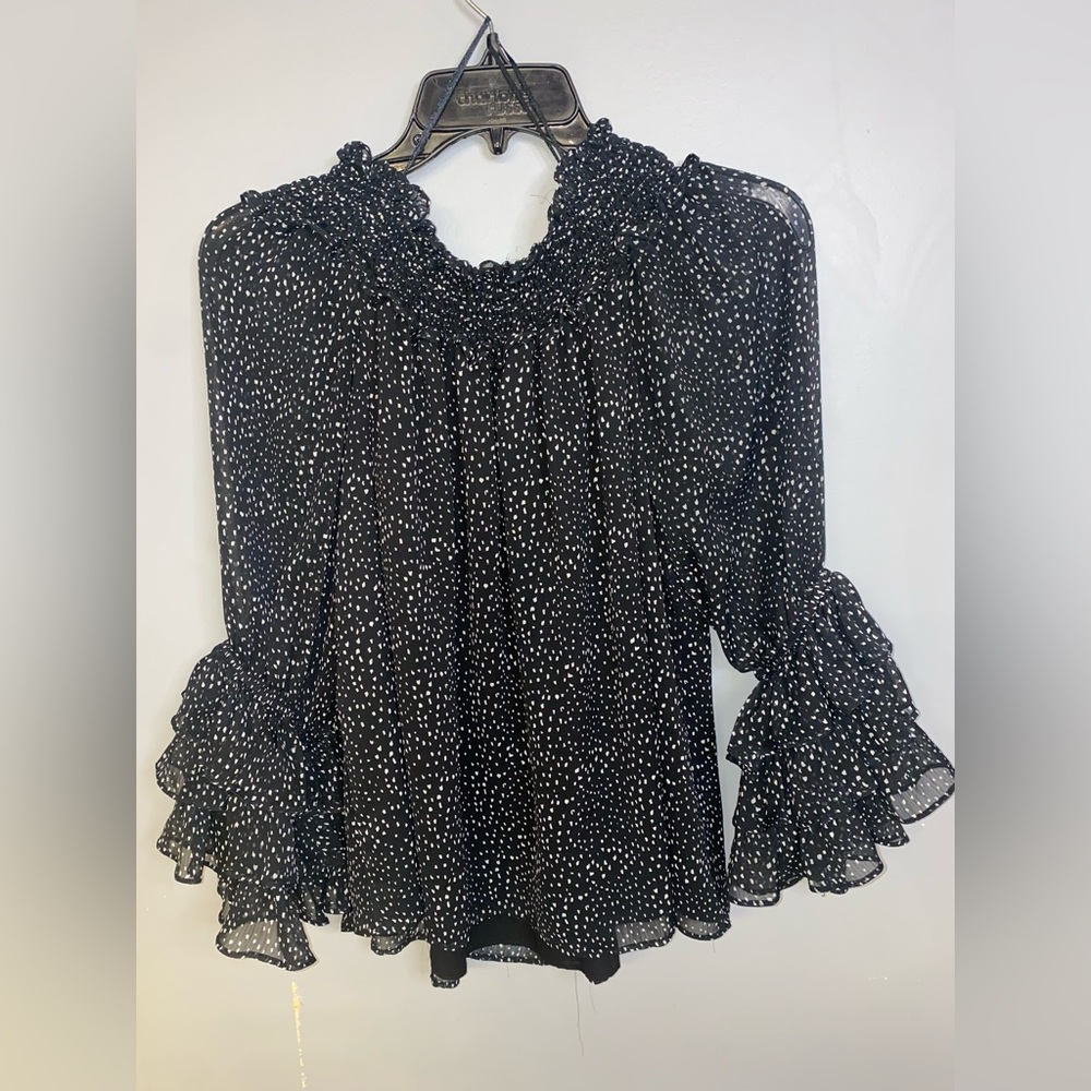 EXPRESS DOT PRINT OFF THE SHOULDER RUFFLE TOP